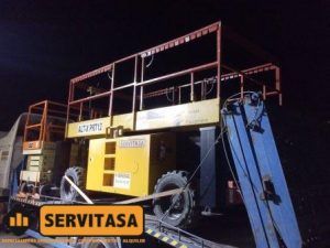 plataforma-elevadora-tijera-electrica-jgl-diesel-altux-cargada-camion-2