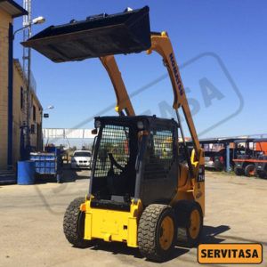 MINICARGADORA KOMATSU SK 714