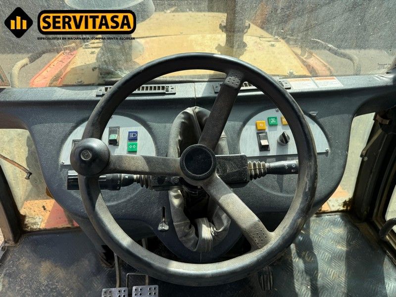 WhatsApp Image 2025-10-22 at 12.51.26 (1) RETRO AUSA RC3